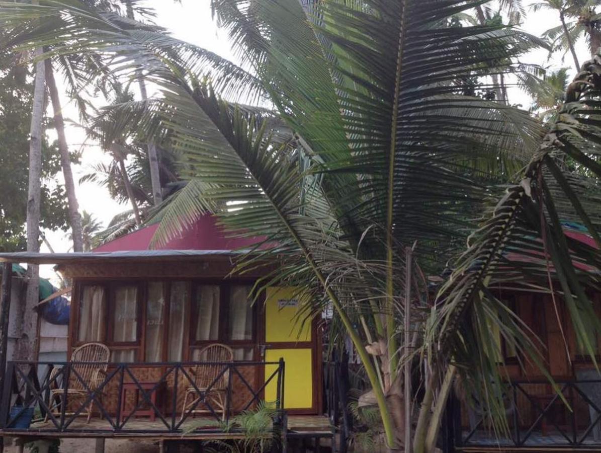 Over The Moon Beach Resorts Palolem Exteriör bild